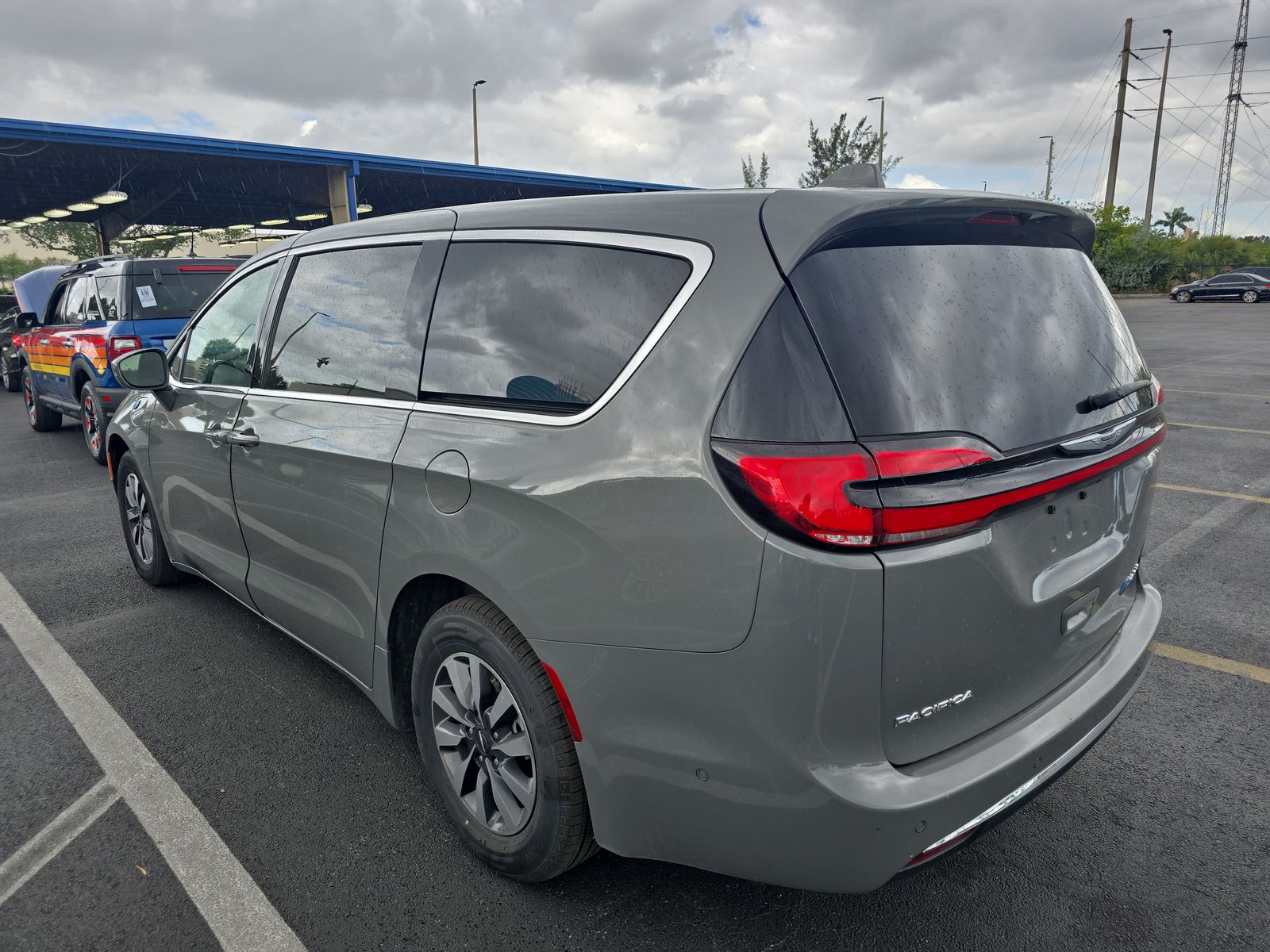 2022 Chrysler Pacifica Hybrid Touring L FWD
