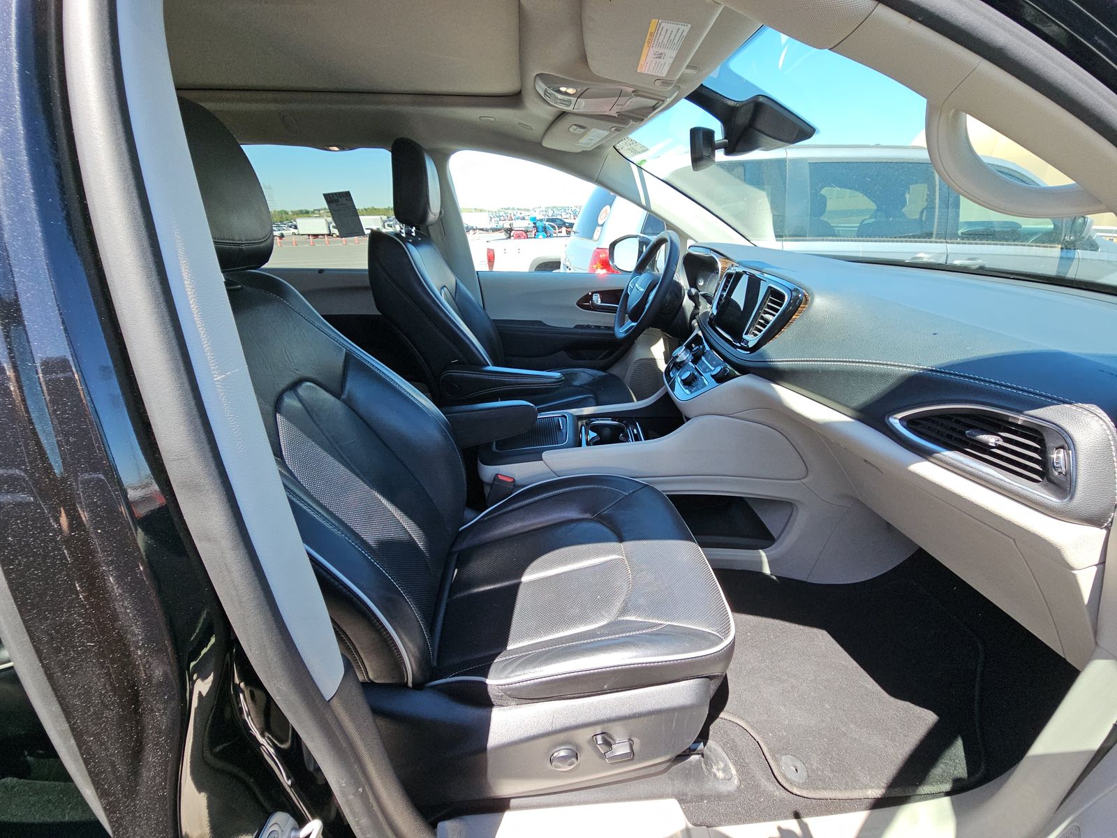 2023 Chrysler Pacifica Limited FWD