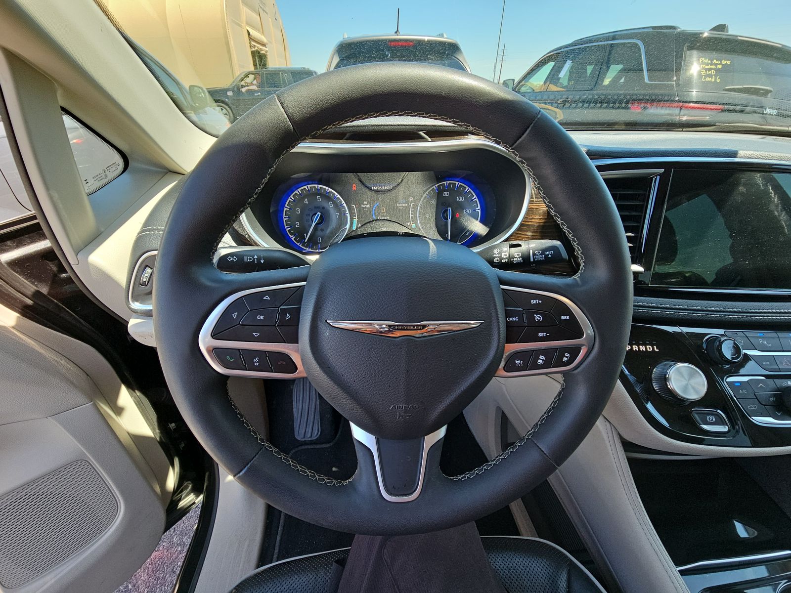 2023 Chrysler Pacifica Limited FWD