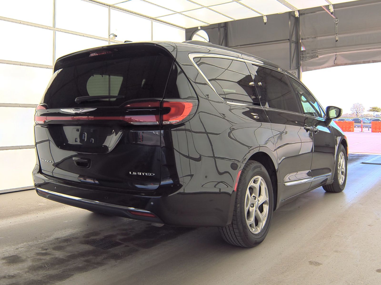 2023 Chrysler Pacifica Limited FWD