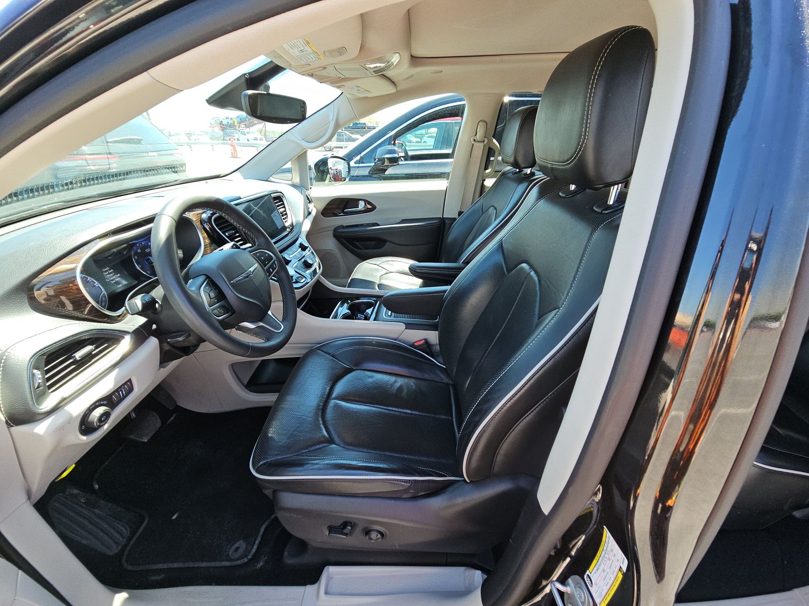 2023 Chrysler Pacifica Limited FWD