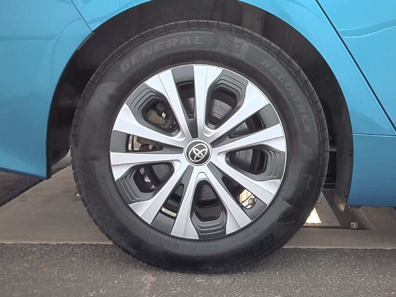 2021 Toyota Prius Prime LE FWD