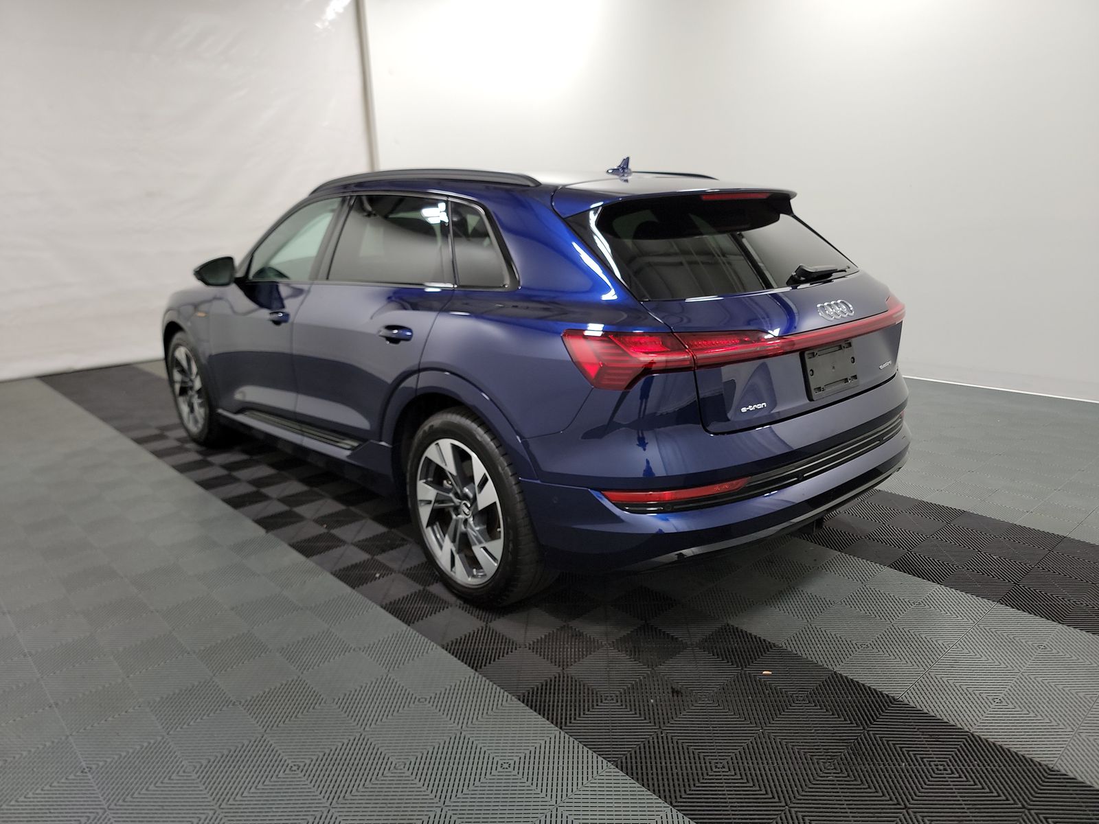 2022 Audi e-tron Premium AWD