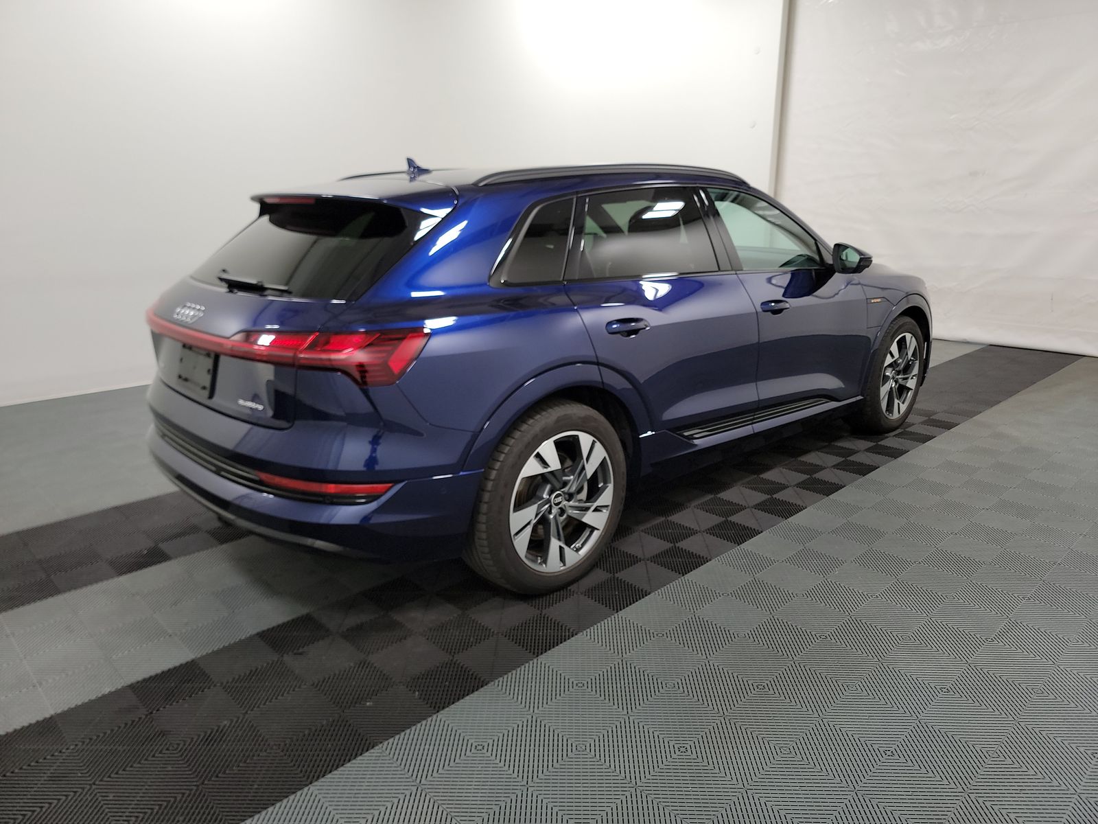 2022 Audi e-tron Premium AWD