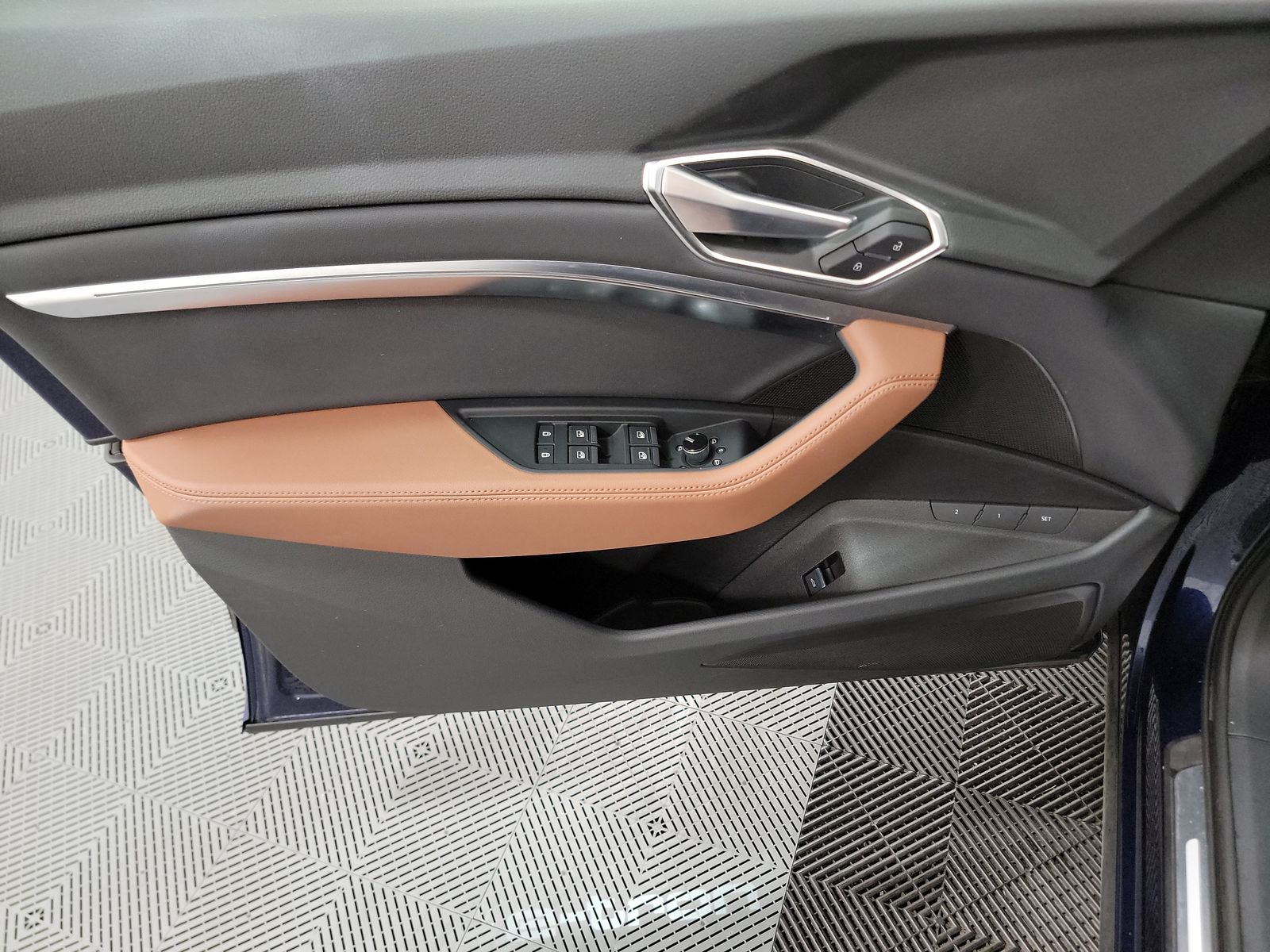 2022 Audi e-tron Premium AWD