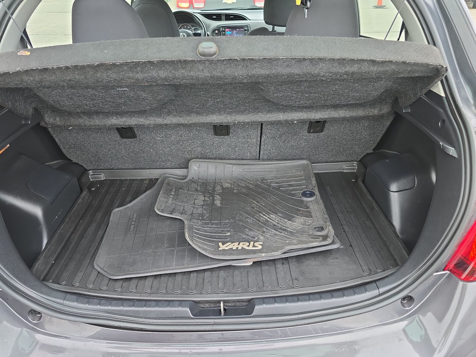 2015 Toyota Yaris SE FWD