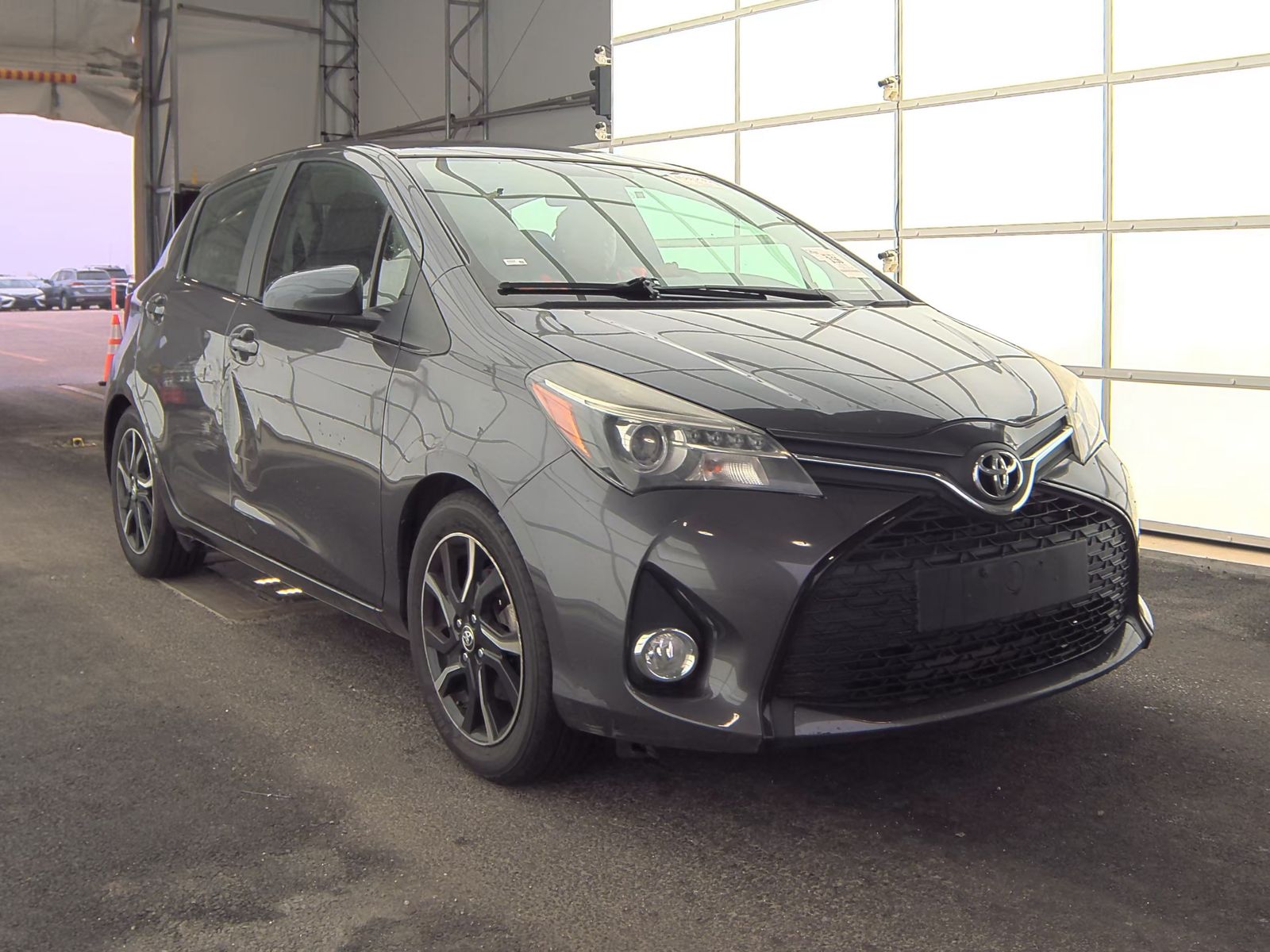2015 Toyota Yaris SE FWD