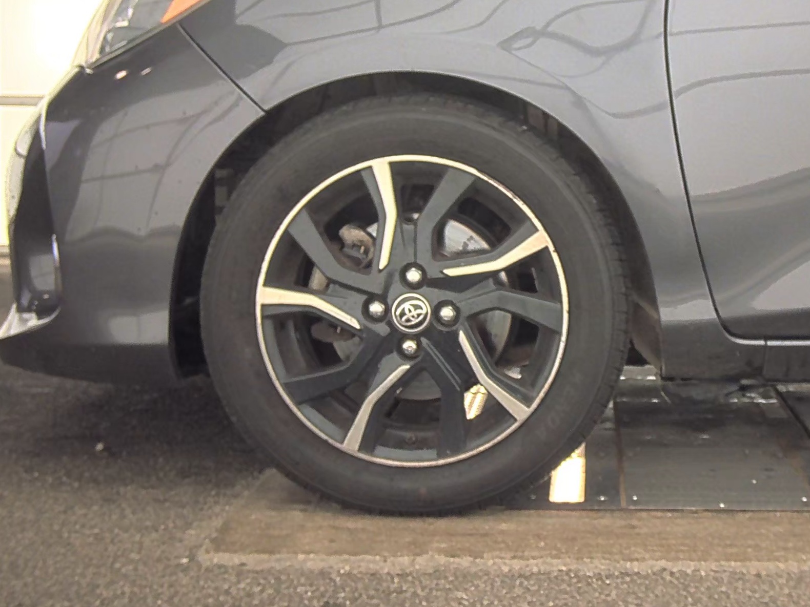 2015 Toyota Yaris SE FWD