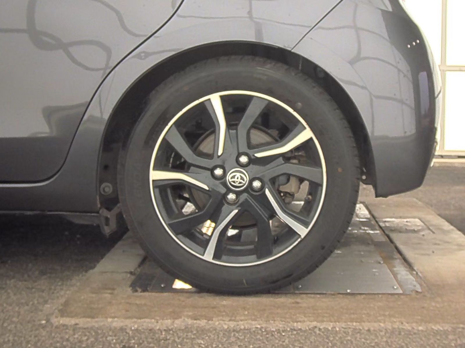 2015 Toyota Yaris SE FWD