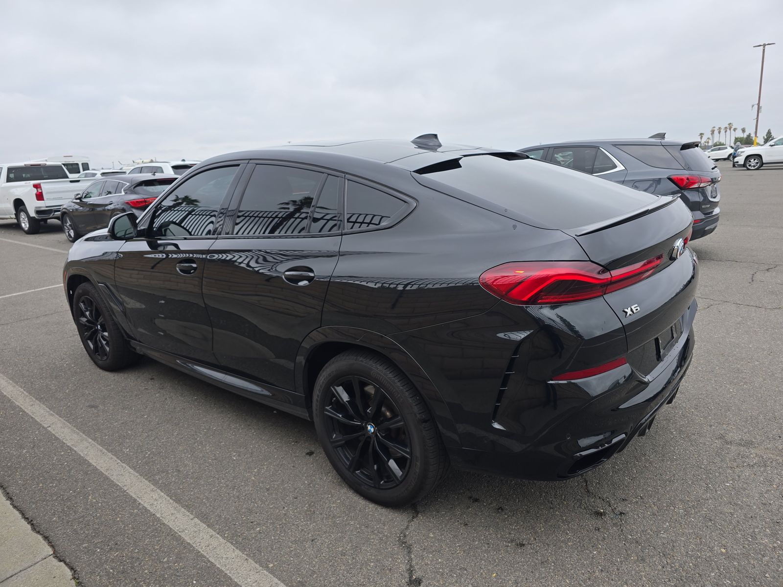 2022 BMW X6 M50i AWD