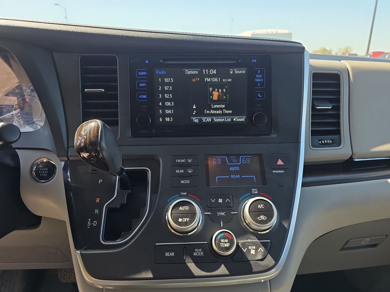 2017 Toyota Sienna XLE FWD