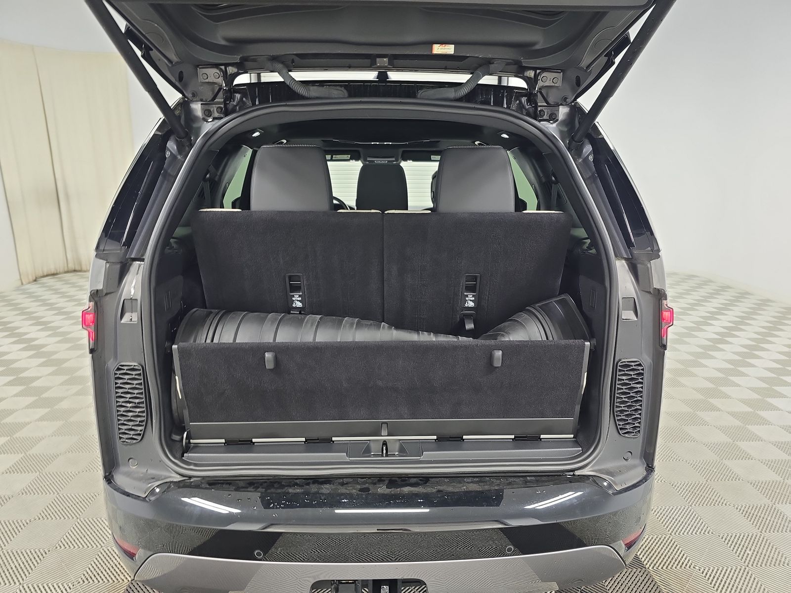 2023 Land Rover Discovery R-Dynamic HSE AWD