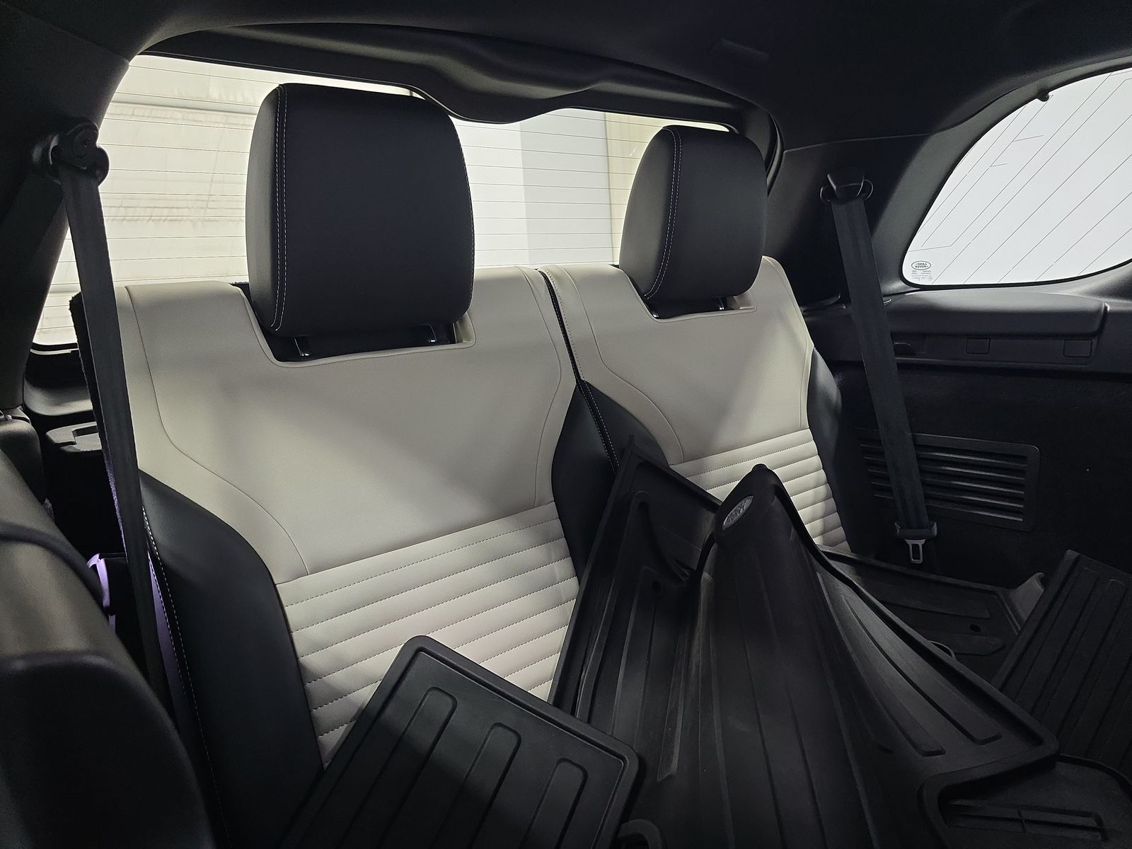 2023 Land Rover Discovery R-Dynamic HSE AWD