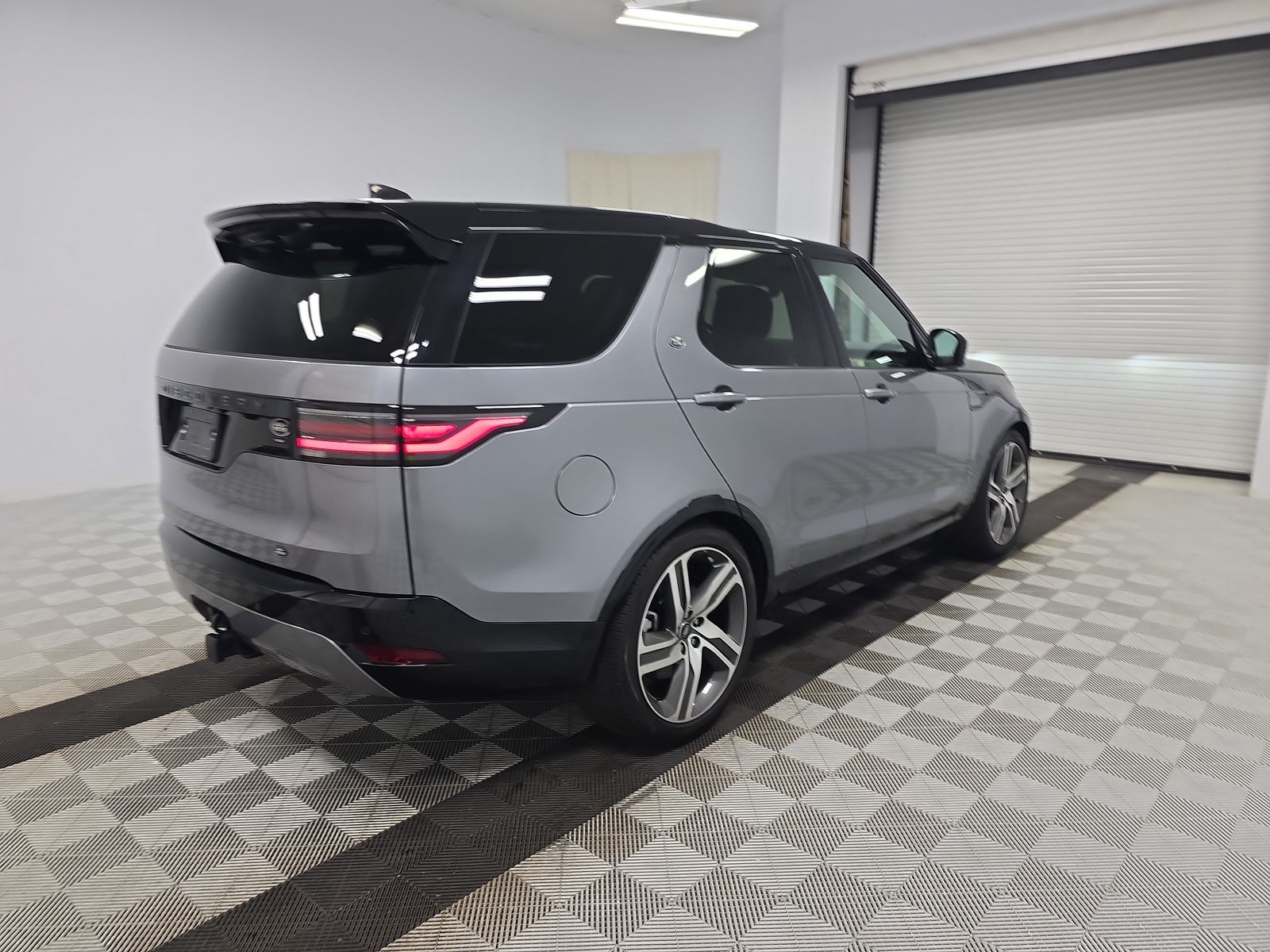 2023 Land Rover Discovery R-Dynamic HSE AWD