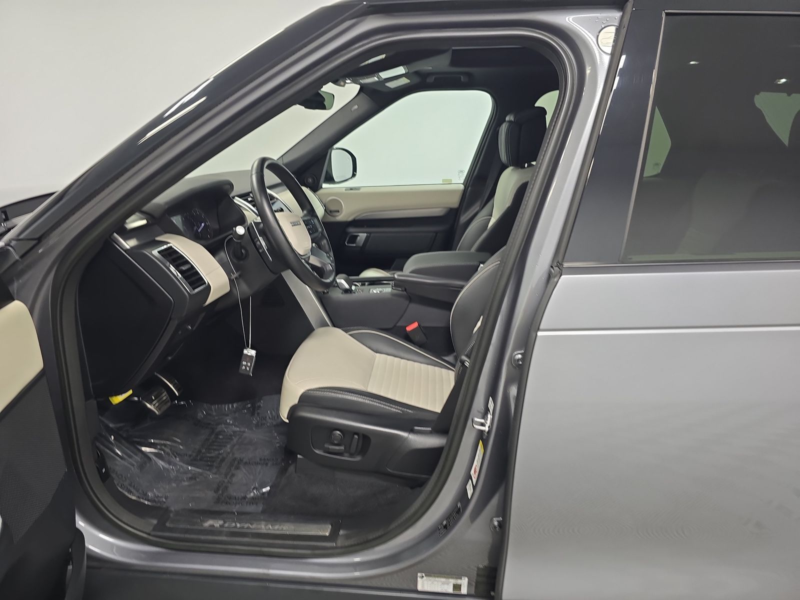 2023 Land Rover Discovery R-Dynamic HSE AWD