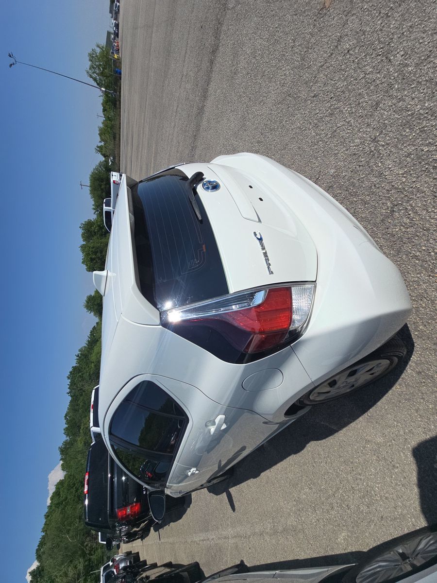 2016 Toyota Prius c Two FWD