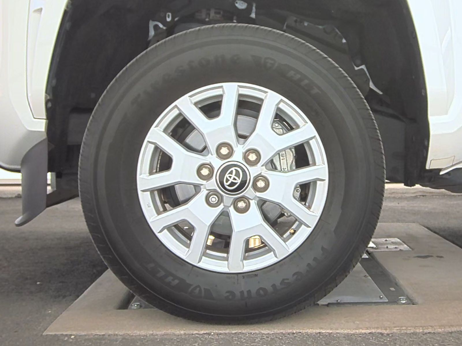 2024 Toyota Tacoma SR5 AWD