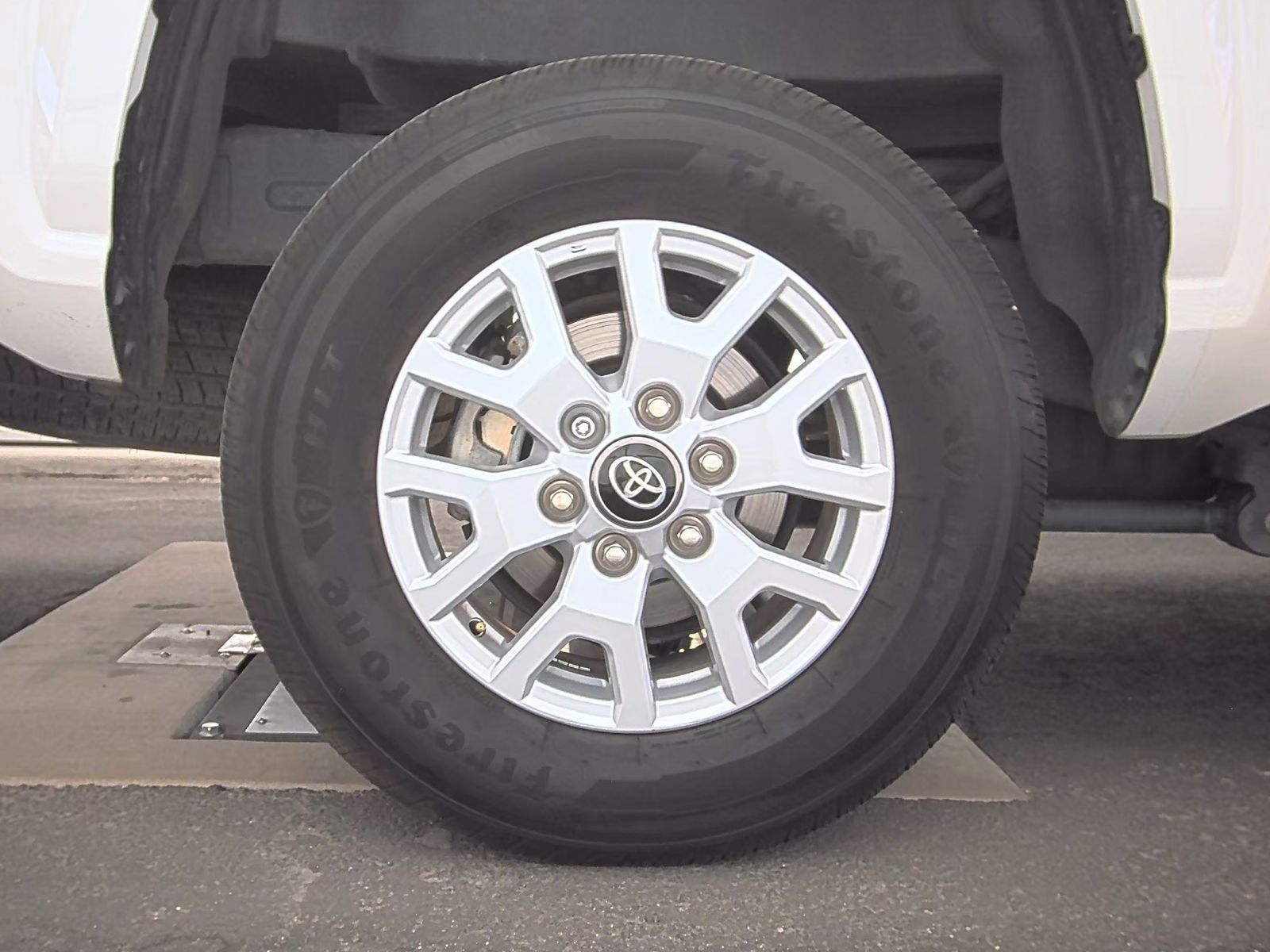 2024 Toyota Tacoma SR5 AWD