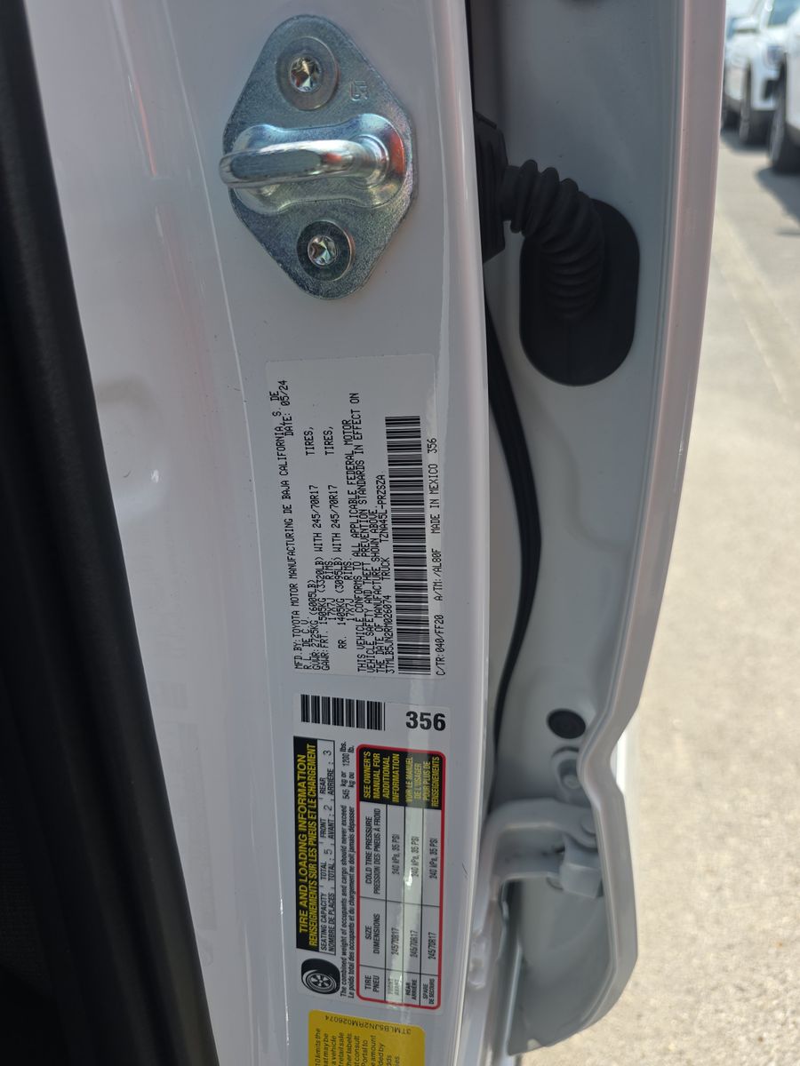 2024 Toyota Tacoma SR5 AWD