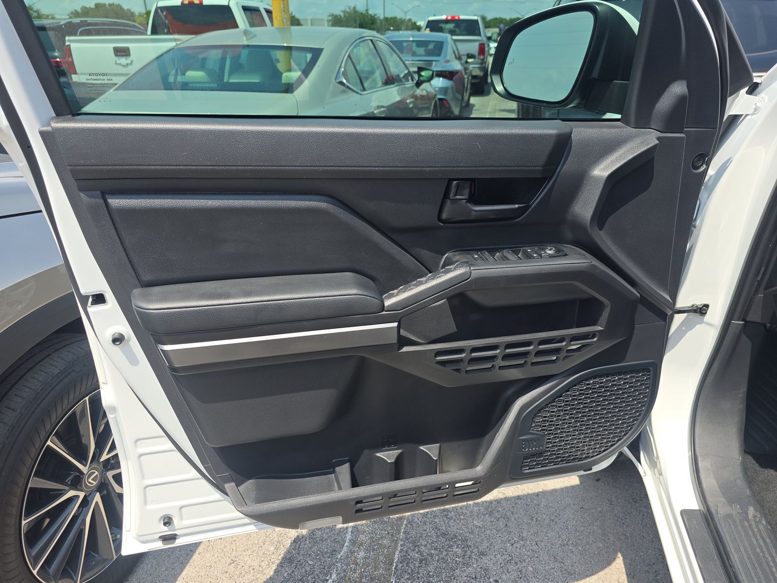 2024 Toyota Tacoma SR5 AWD