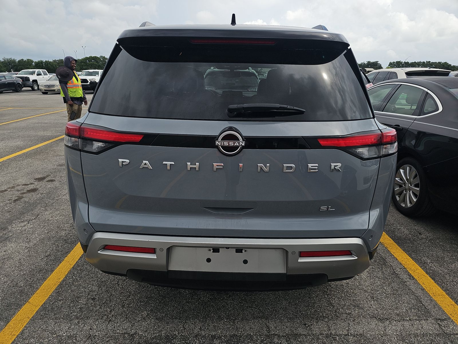 2022 Nissan Pathfinder SL FWD