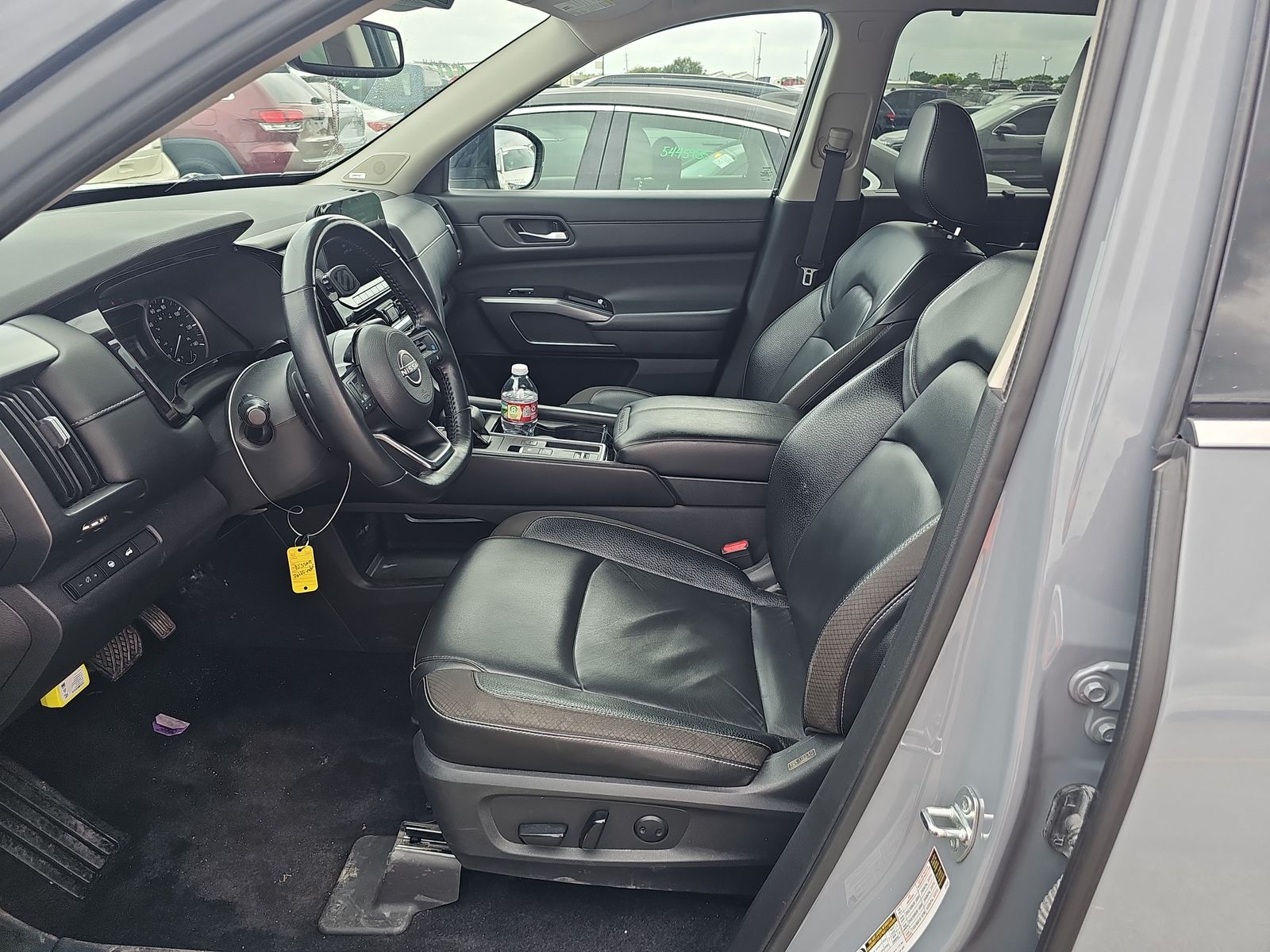 2022 Nissan Pathfinder SL FWD