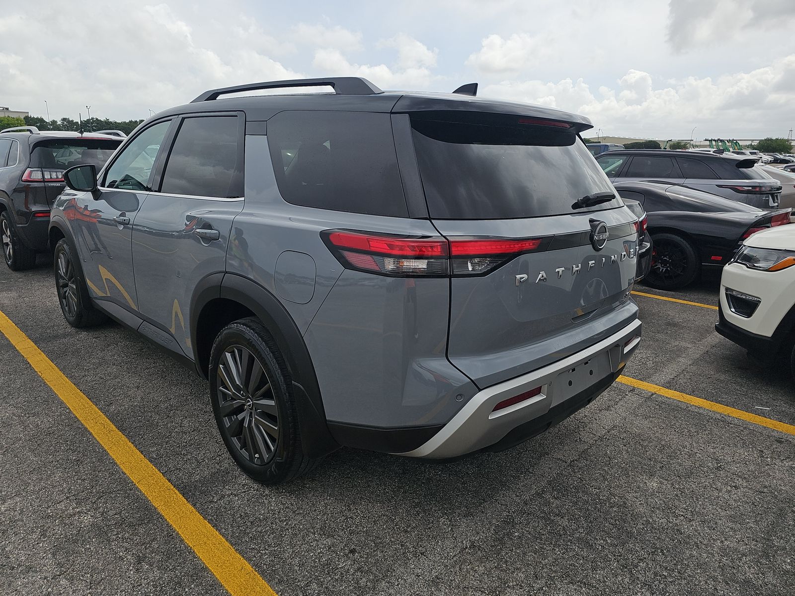 2022 Nissan Pathfinder SL FWD