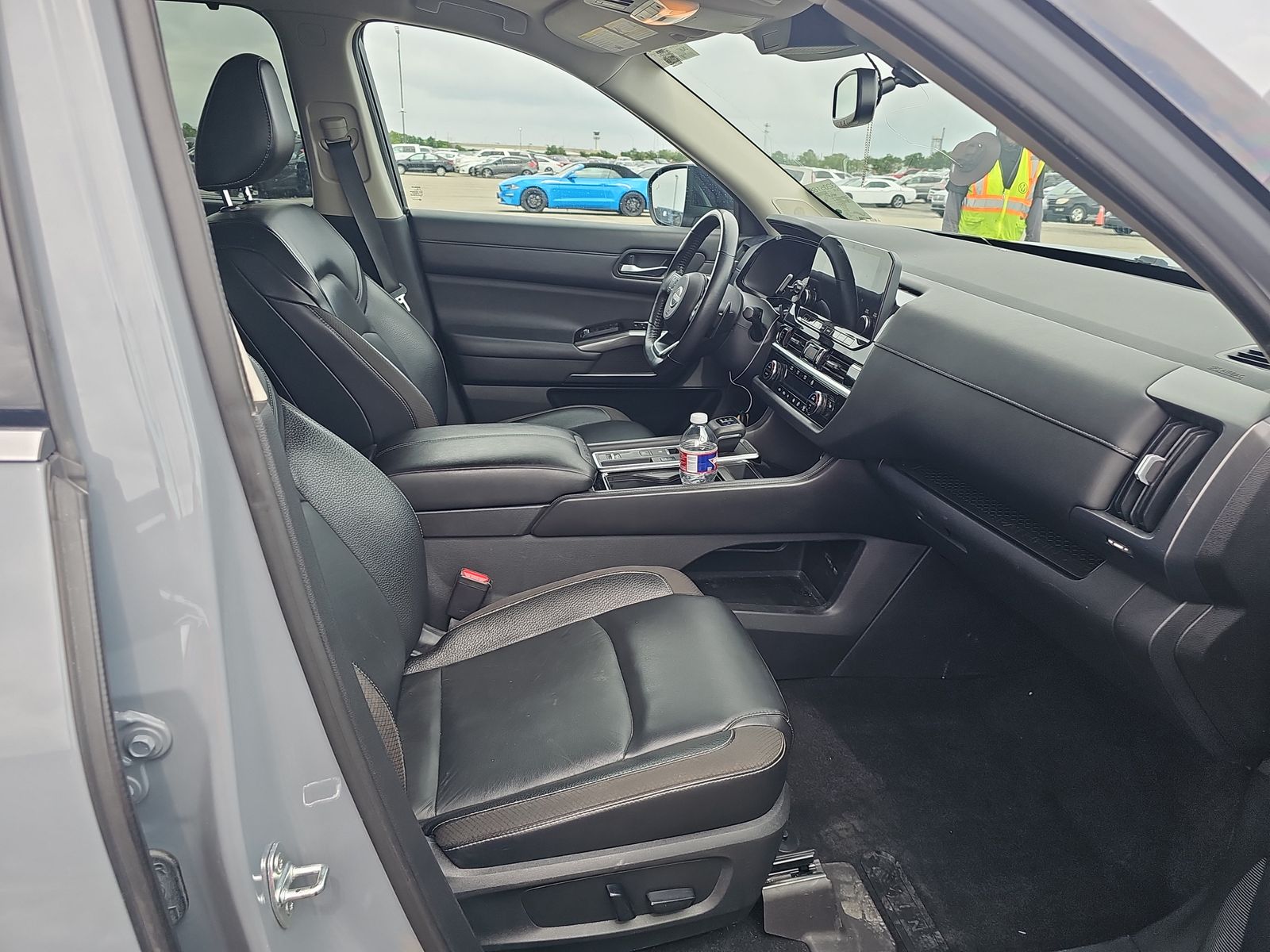 2022 Nissan Pathfinder SL FWD