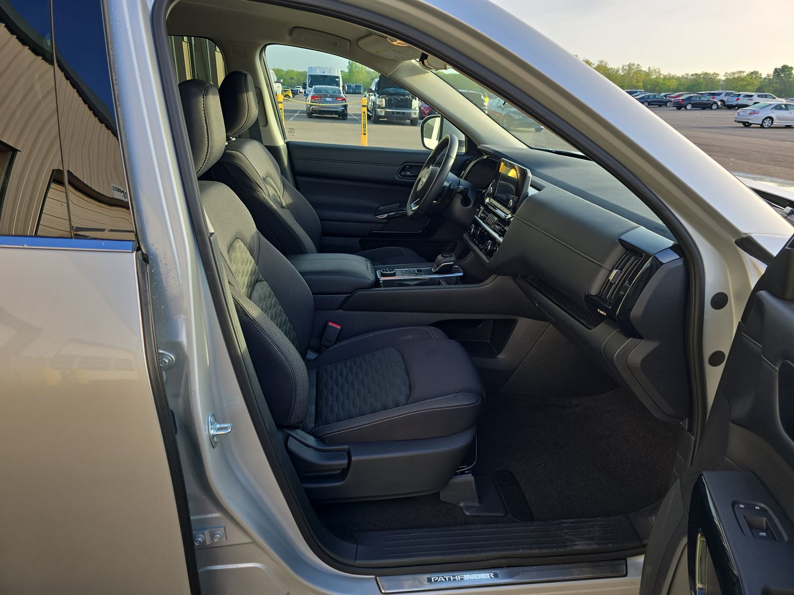 2024 Nissan Pathfinder SV AWD