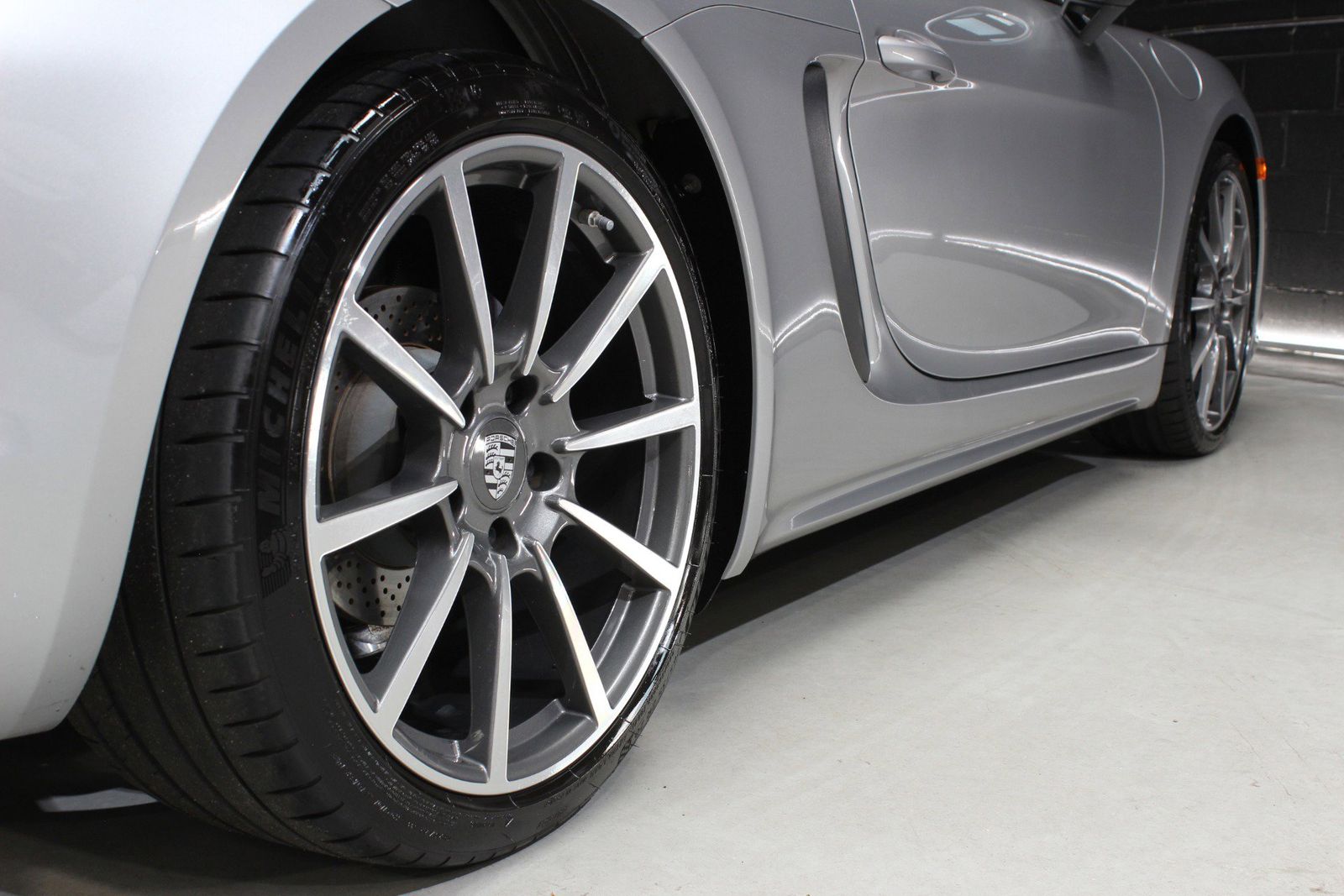 2022 Porsche 718 Cayman Base RWD
