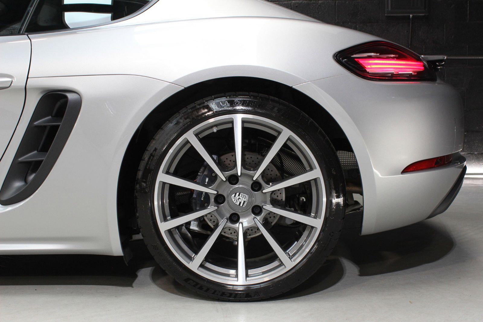 2022 Porsche 718 Cayman Base RWD