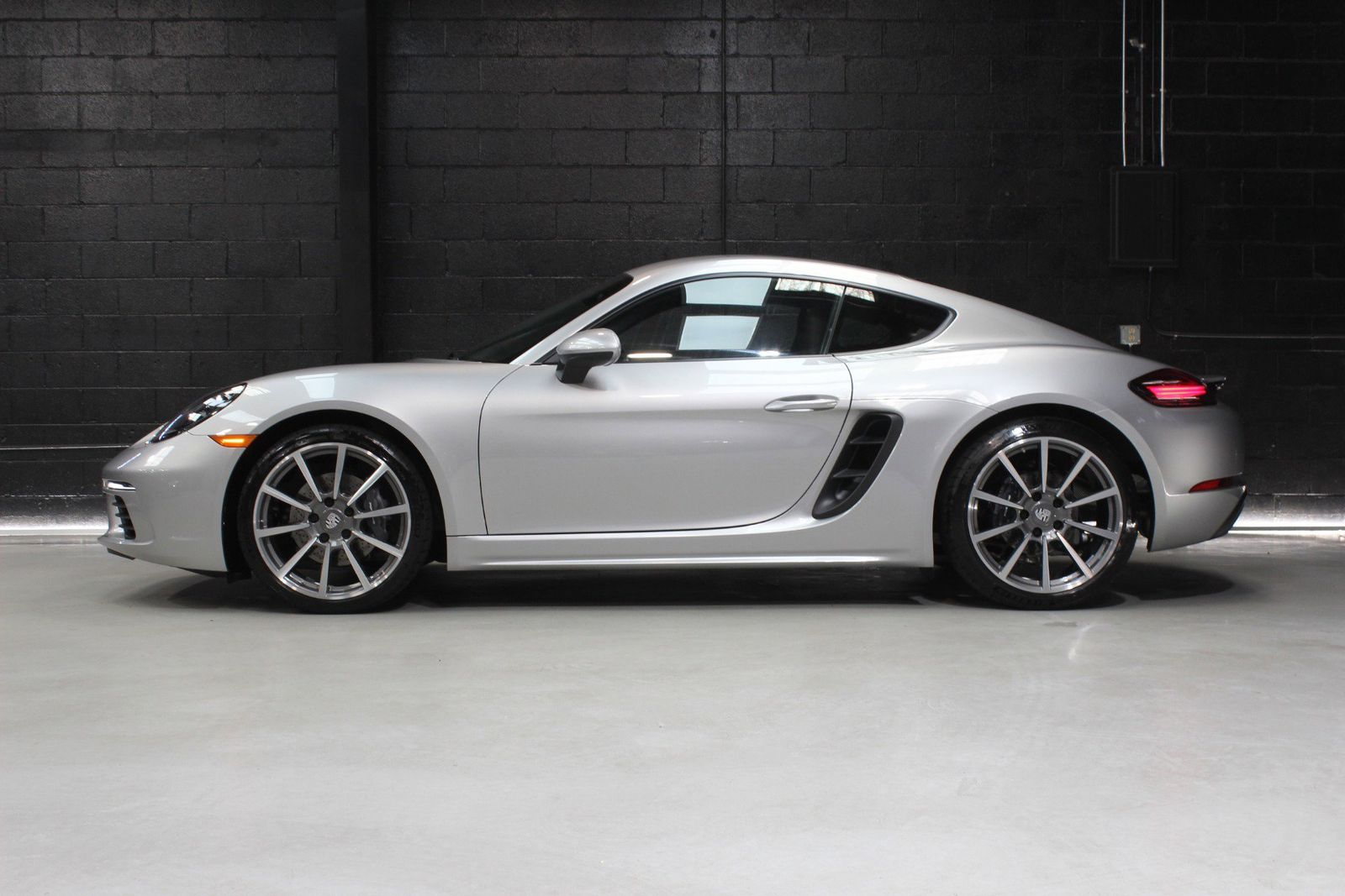 2022 Porsche 718 Cayman Base RWD