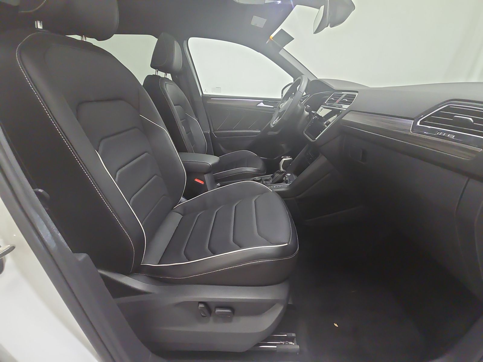 2024 Volkswagen Tiguan 2.0T SEL R-Line AWD