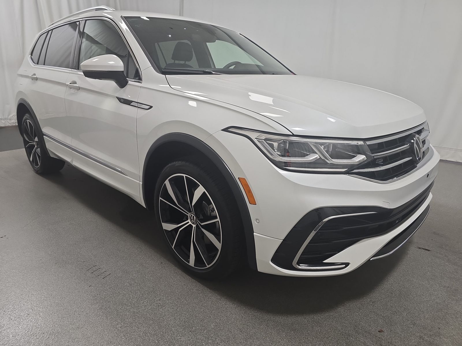 2024 Volkswagen Tiguan 2.0T SEL R-Line AWD