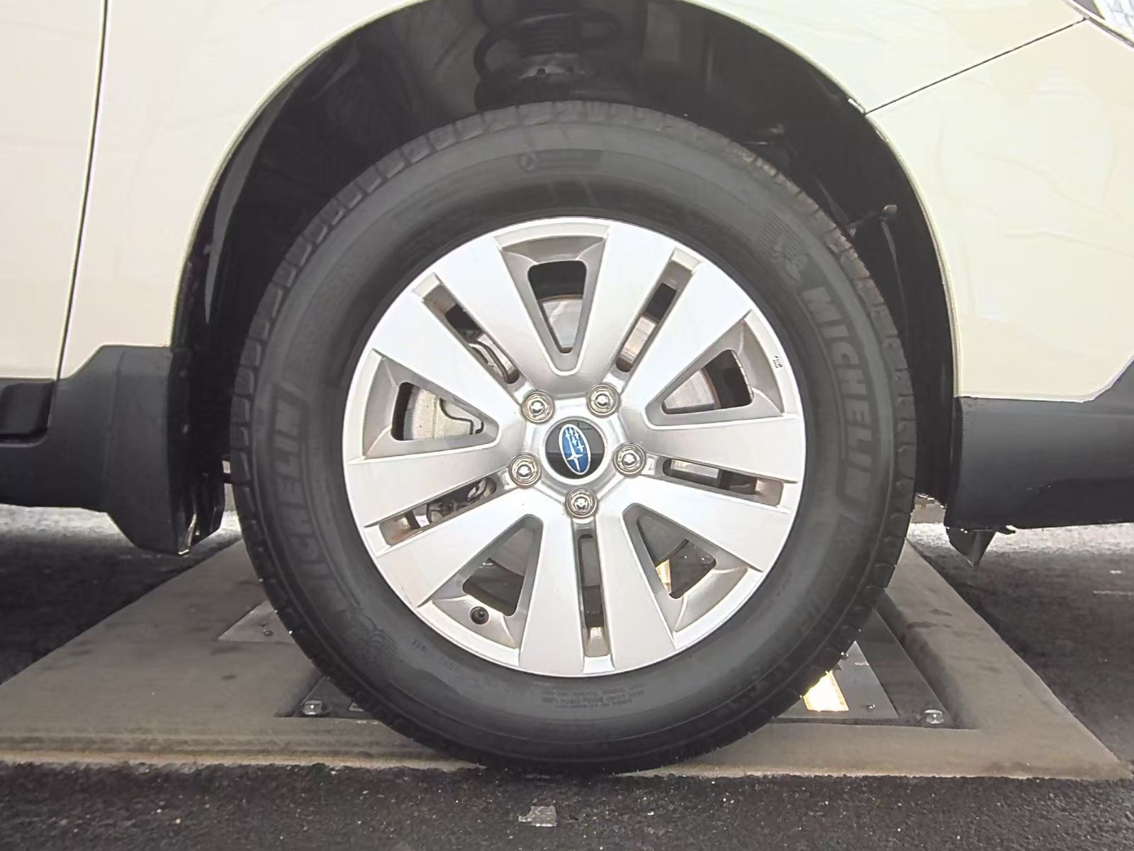 2017 Subaru Outback 2.5i Premium AWD