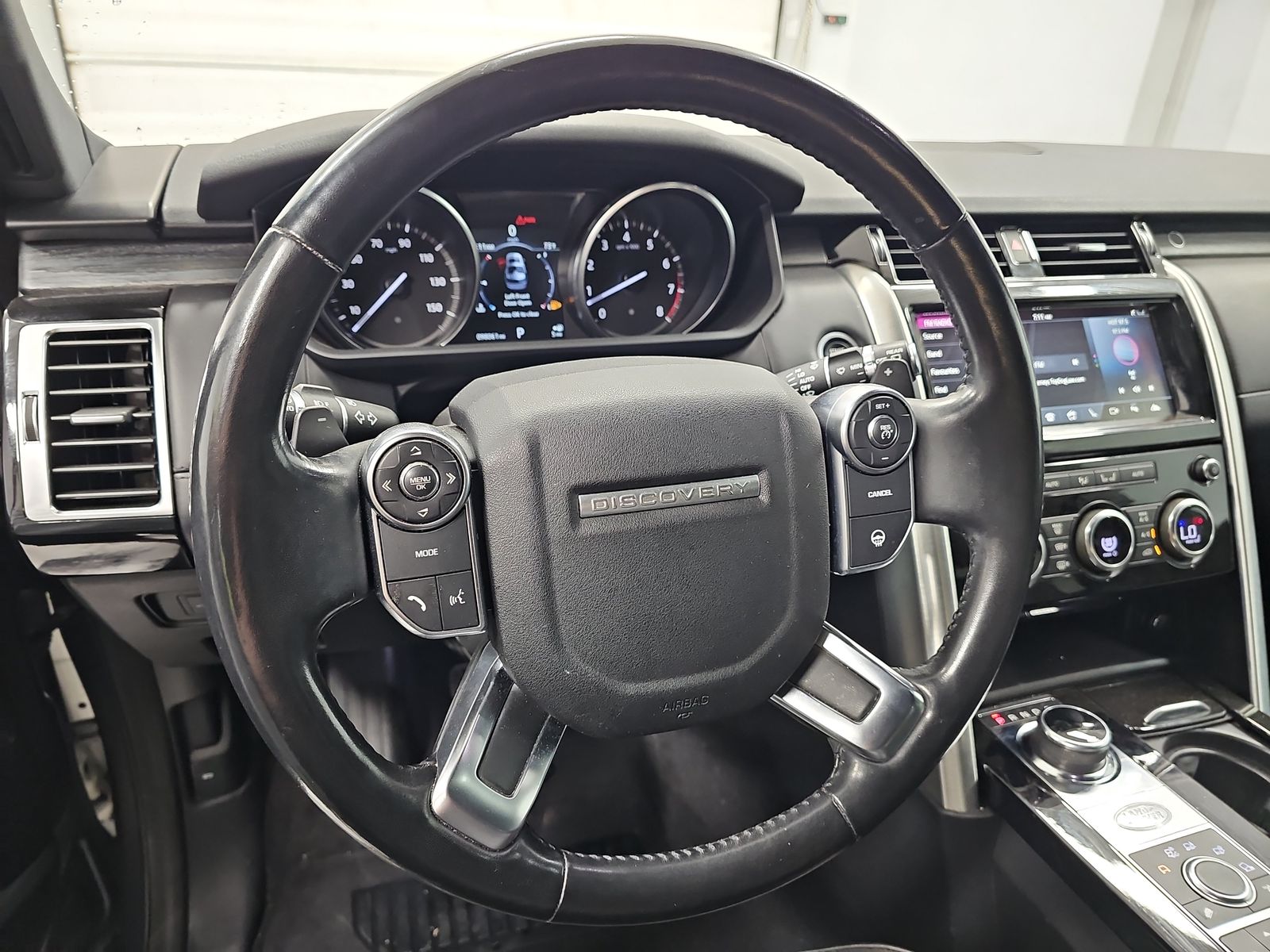 2017 Land Rover Discovery HSE Luxury AWD