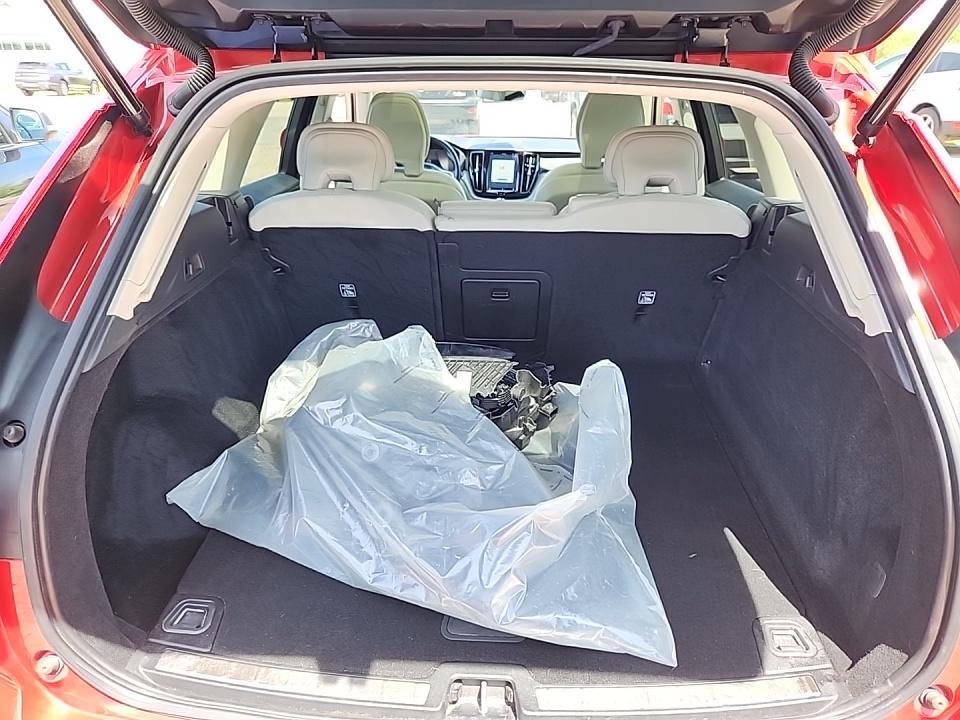 2022 Volvo XC60 B5 Momentum AWD