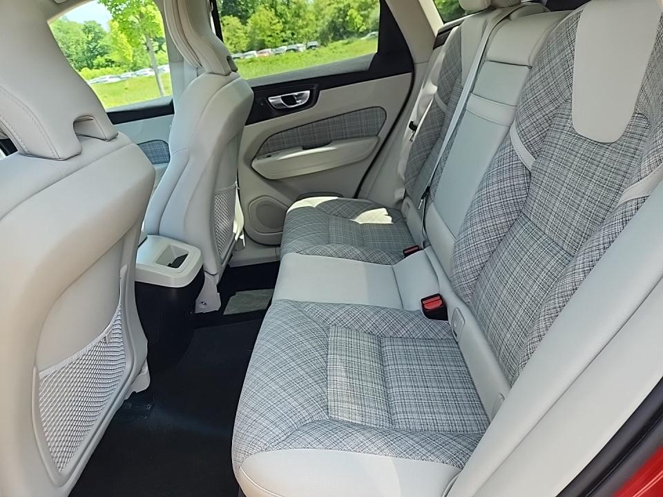 2022 Volvo XC60 B5 Momentum AWD