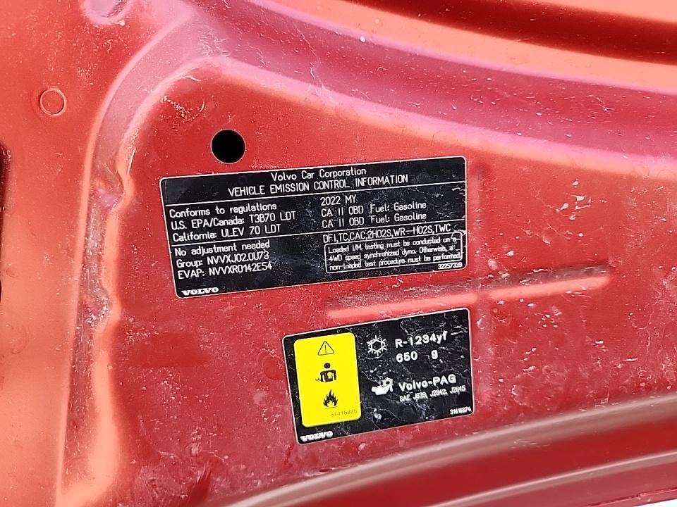 2022 Volvo XC60 B5 Momentum AWD