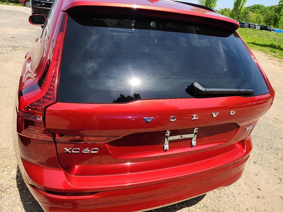 2022 Volvo XC60 B5 Momentum AWD