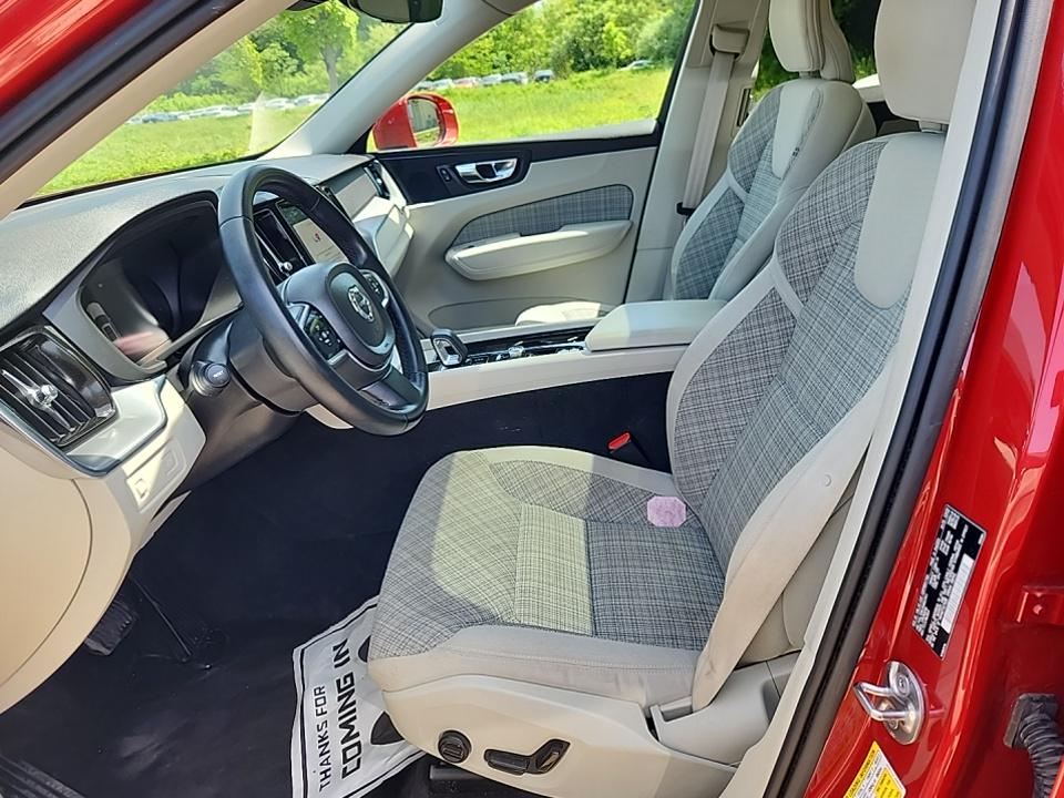 2022 Volvo XC60 B5 Momentum AWD