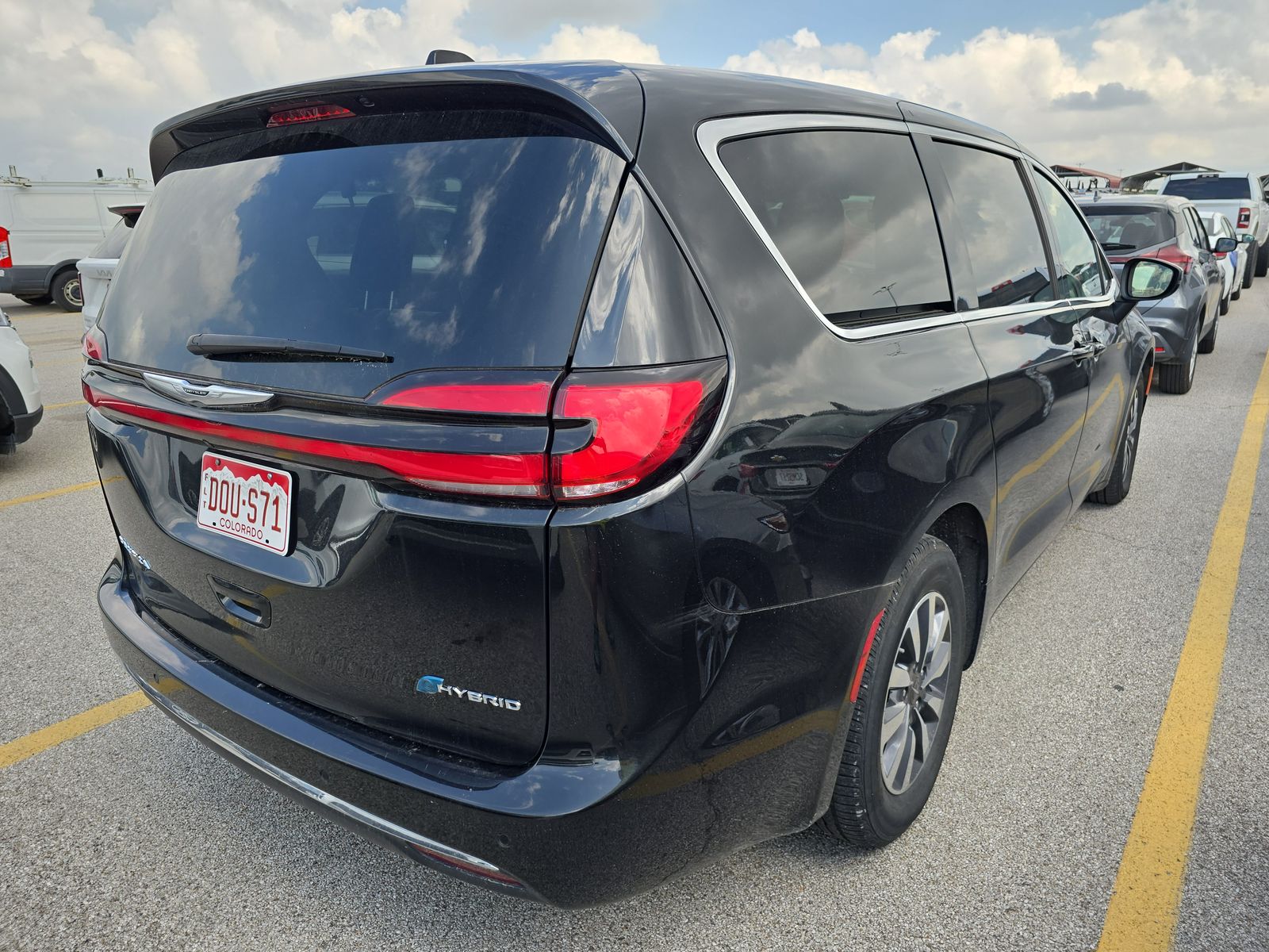 2023 Chrysler Pacifica Hybrid Touring L FWD