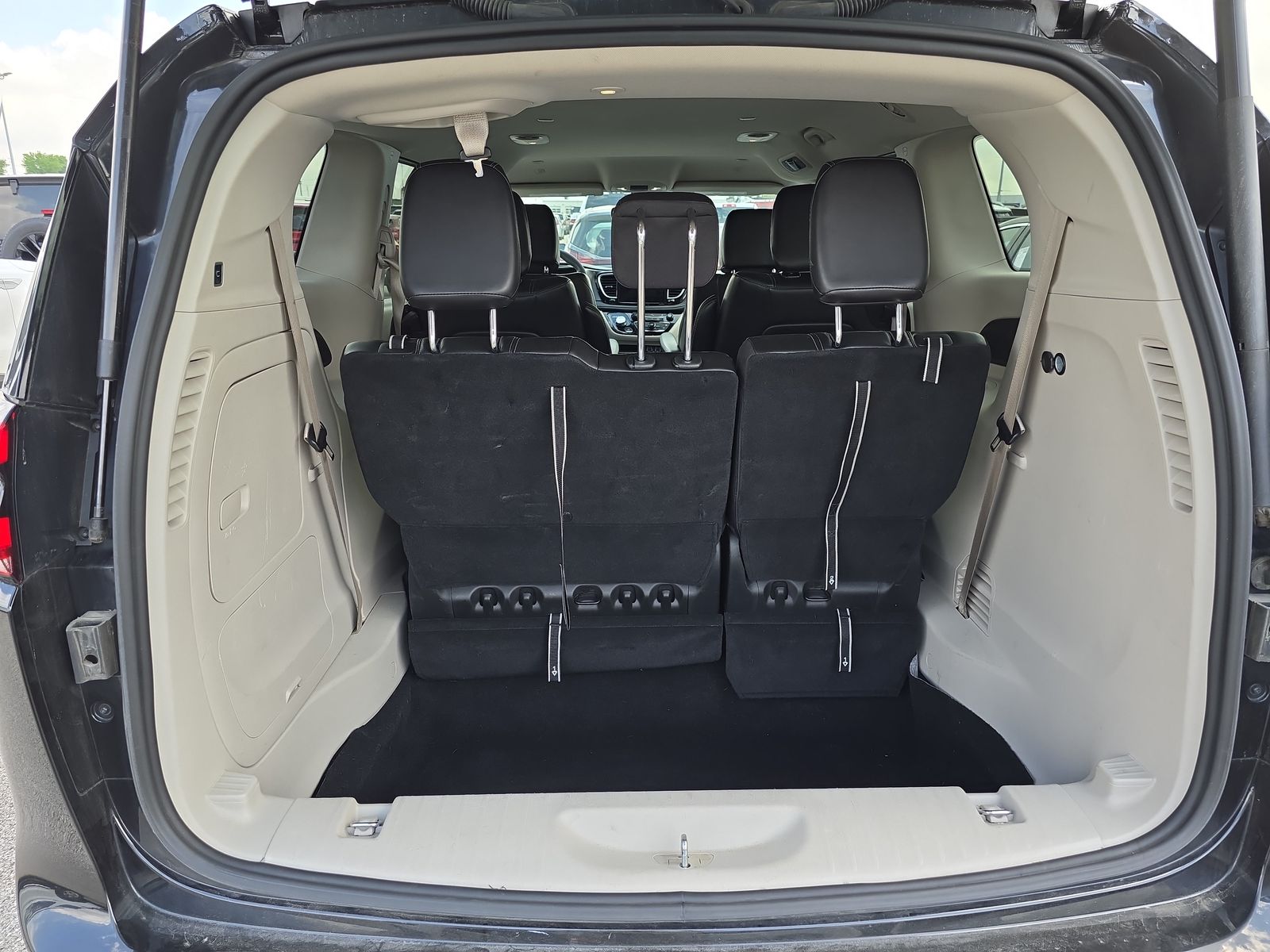 2023 Chrysler Pacifica Hybrid Touring L FWD