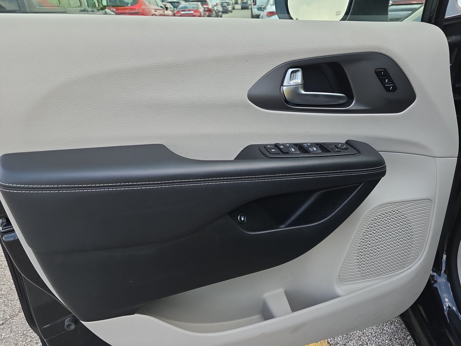 2023 Chrysler Pacifica Hybrid Touring L FWD