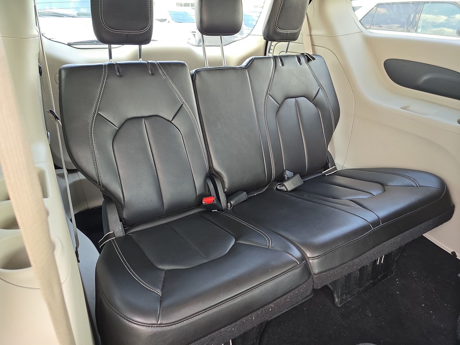 2023 Chrysler Pacifica Hybrid Touring L FWD