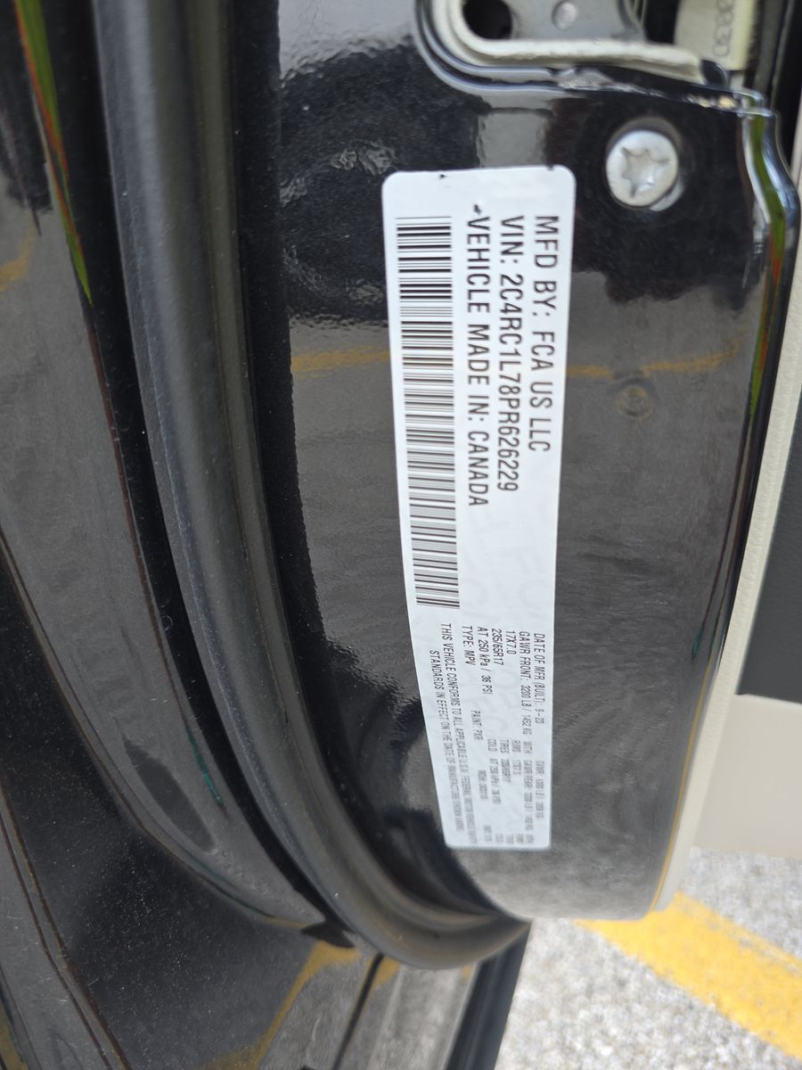 2023 Chrysler Pacifica Hybrid Touring L FWD