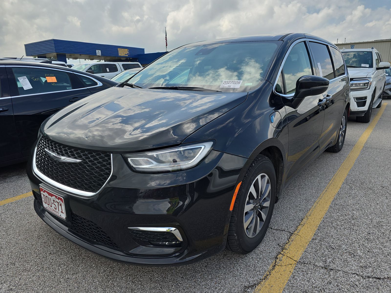 2023 Chrysler Pacifica Hybrid Touring L FWD