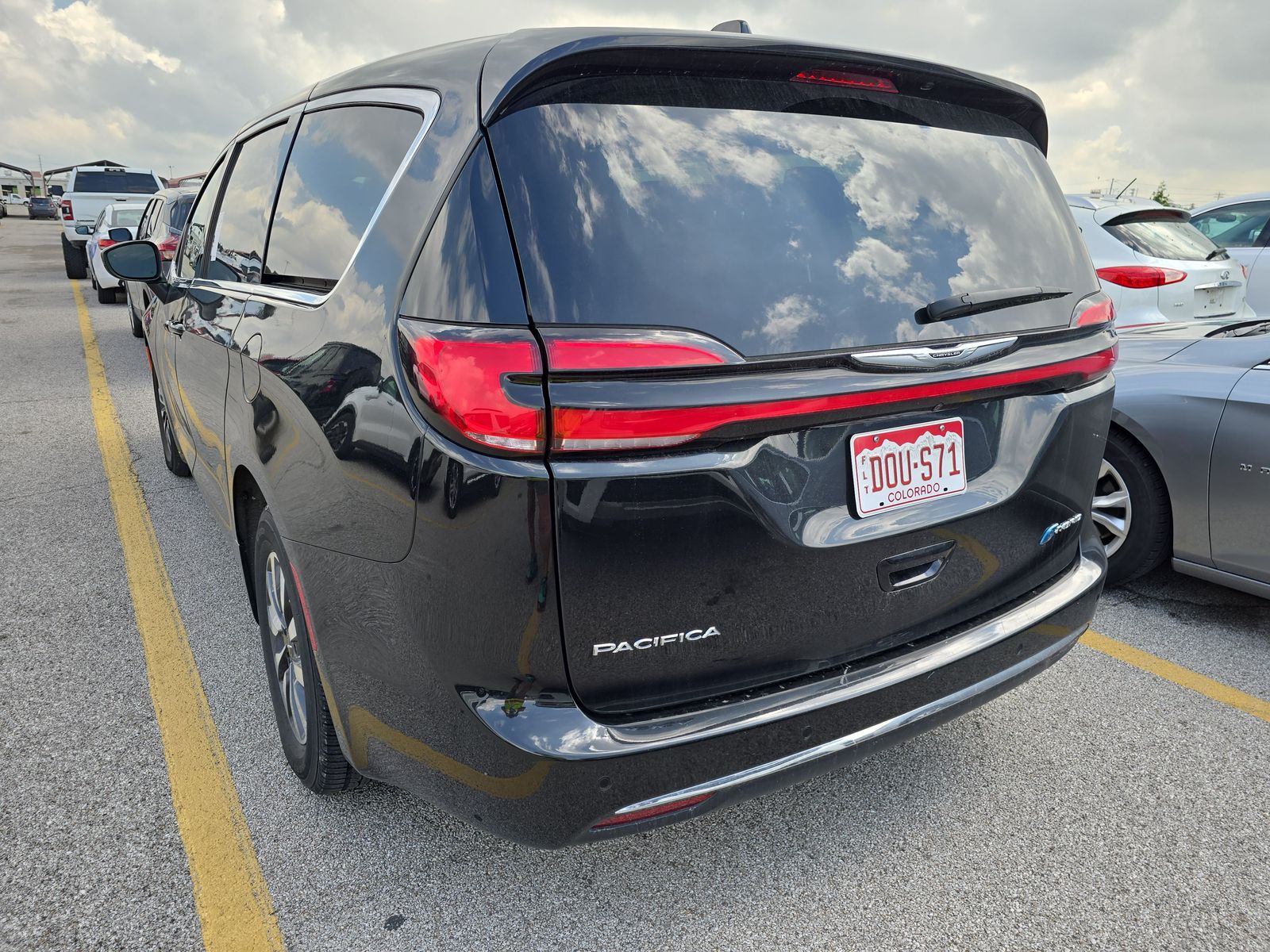 2023 Chrysler Pacifica Hybrid Touring L FWD