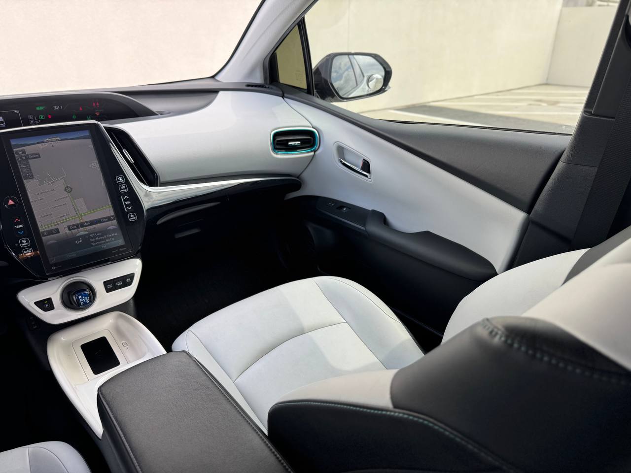 2017 Toyota Prius Prime Premium FWD