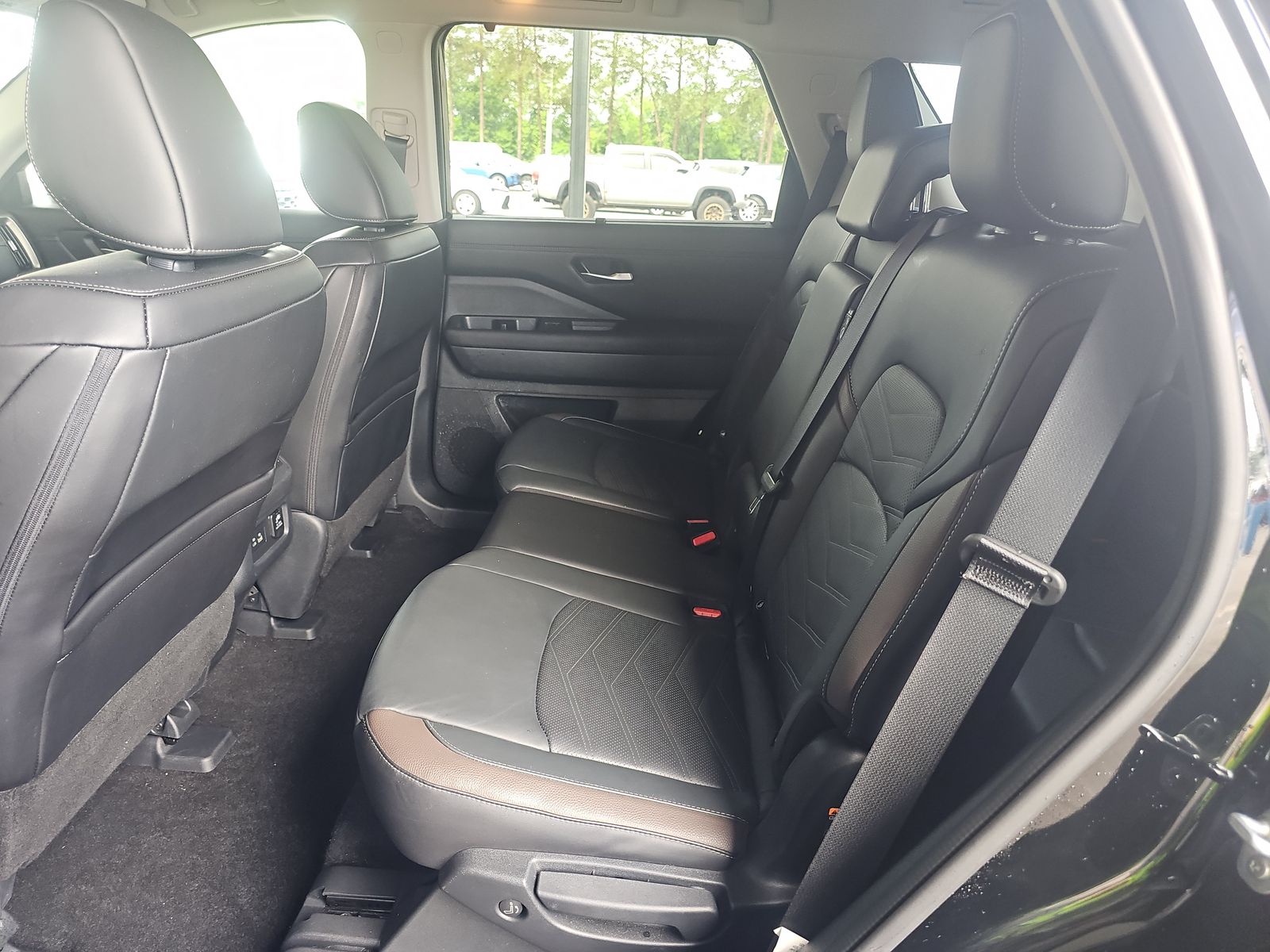 2024 Nissan Pathfinder Platinum FWD